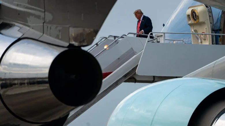 Donald Trump quittant Air Force One