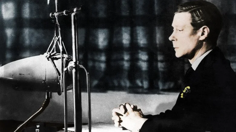 Edward VIII faisant une émission radiophonique annonçant son abdication