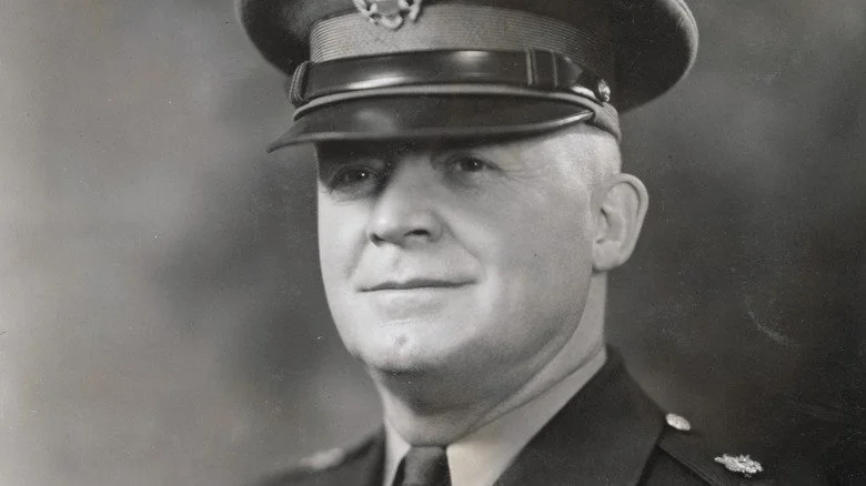 Portrait officiel du général Hap Arnold en uniforme