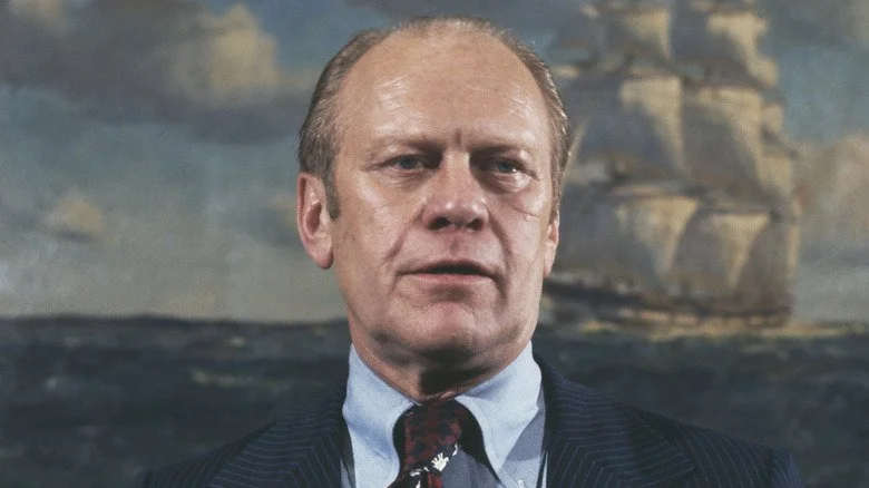 Gerald Ford à un pupitre