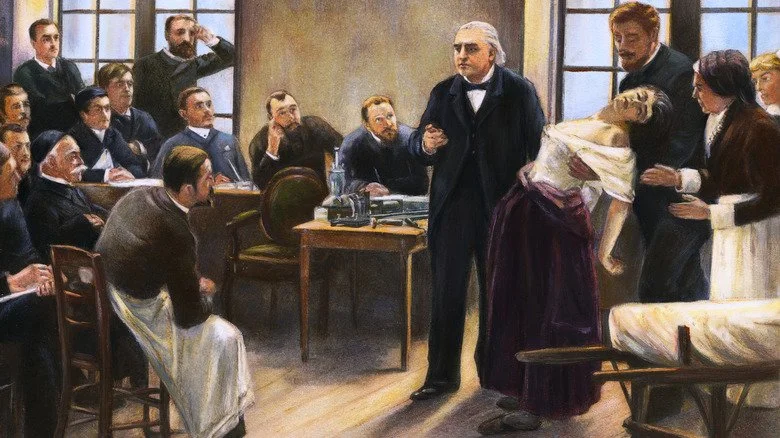 Illustration de Jean-Martin Charcot donnant une conférence clinique sur l'hystérie avec une patiente évanouie