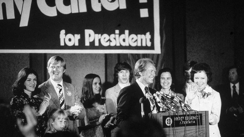 Jimmy Carter au podium lors de la soirée électorale en 1976