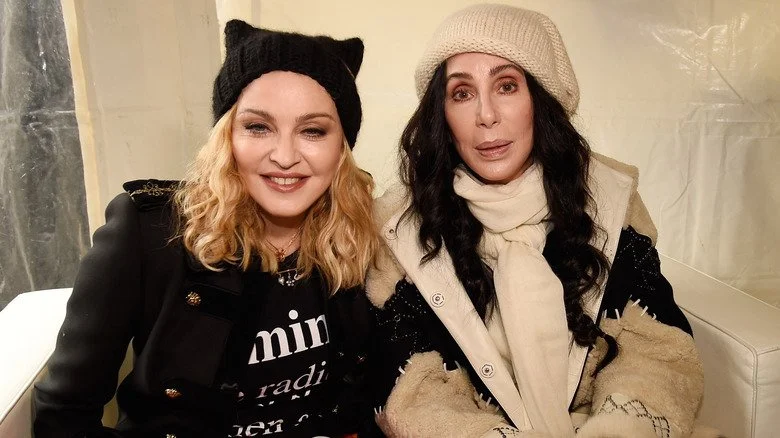 Madonna posant avec Cher