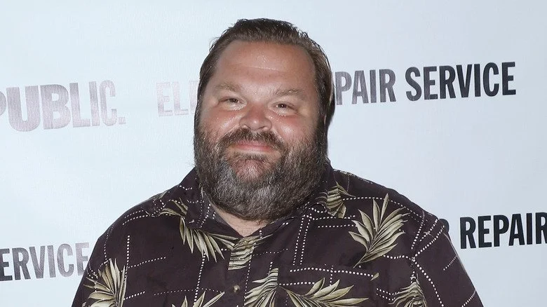 Mike Daisey souriant face à la caméra