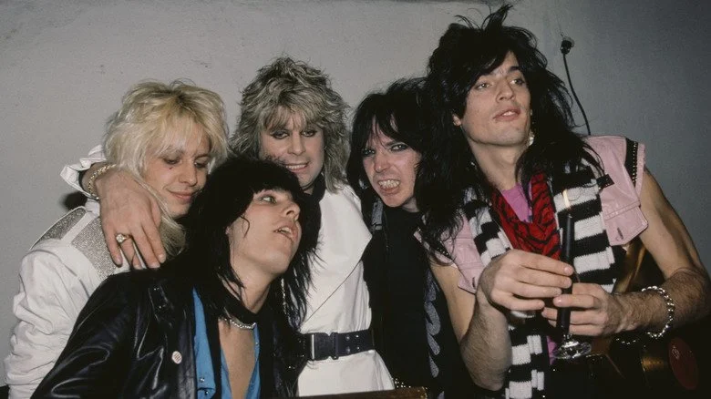 Ozzy Osbourne avec les membres de Mötley Crüe