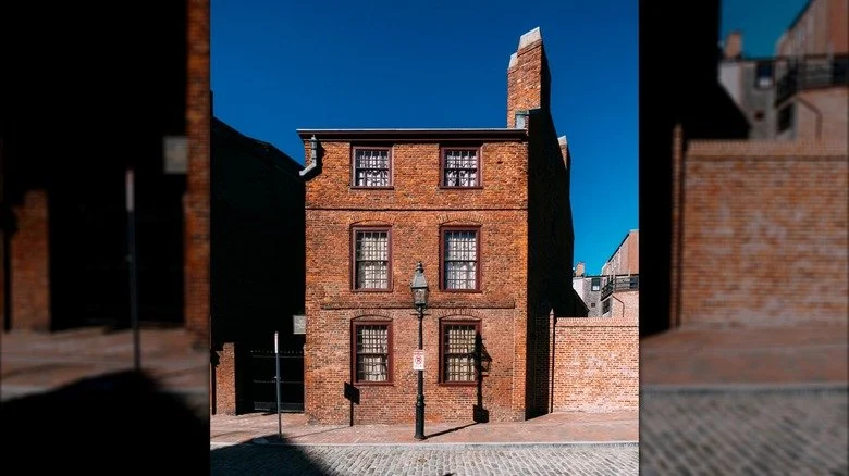 Façade avant de la maison Pierce-Hichborn à Boston