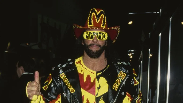 Macho Man Randy Savage gesticulant en 1995