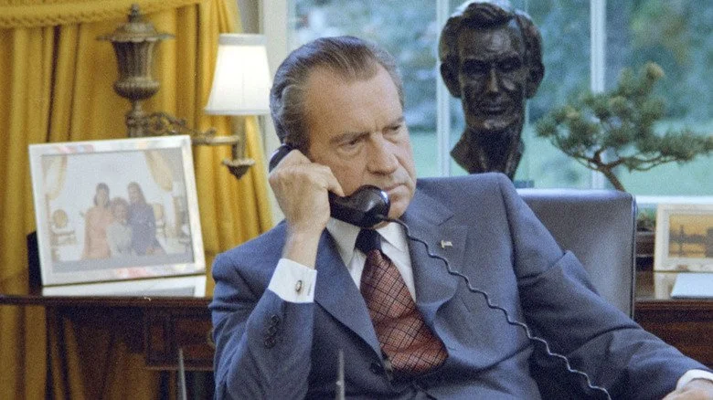 Richard Nixon au téléphone dans le Bureau Ovale