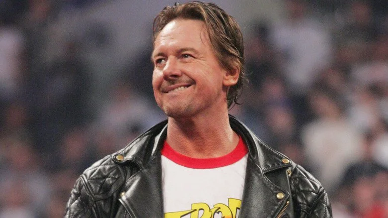 Roddy Piper souriant sur le ring
