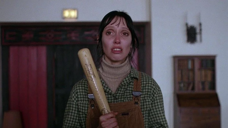 Shelley Duvall dans le rôle de Wendy Torrance dans The Shining tenant une batte de baseball