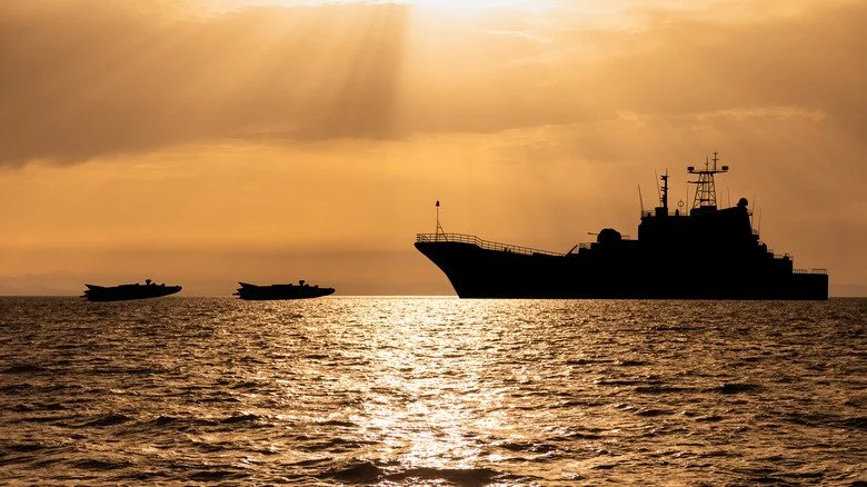 Bateaux au coucher du soleil