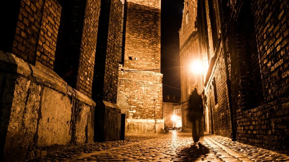 Ruelle sombre et inquiétante