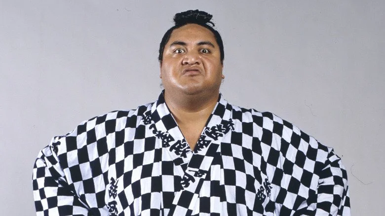 Yokozuna posant pour une photo en WWE