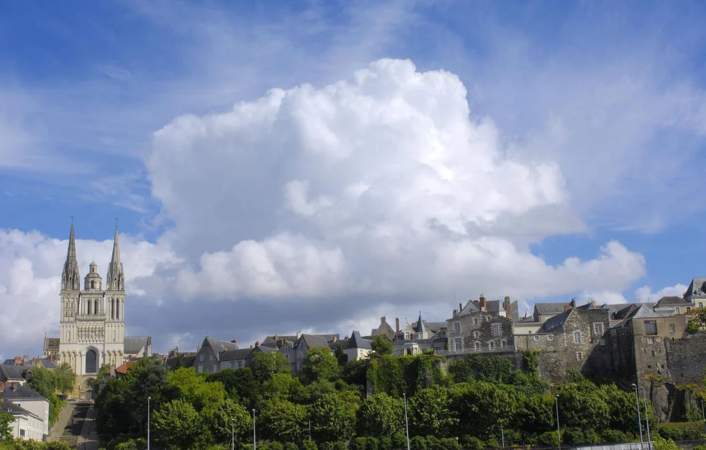 Annulation de la promotion d'un prêtre condamné à Angers