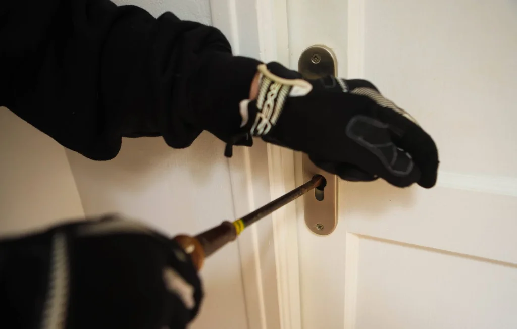 Baisse des cambriolages en France : -5,7% en 2025