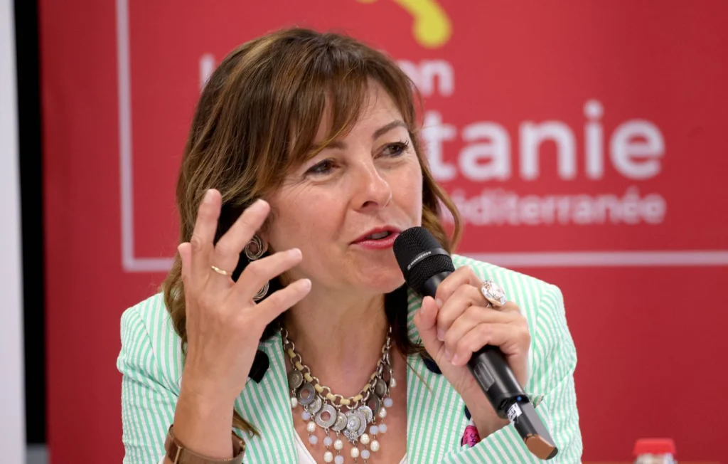 Conflit autour de l'A69 : Poignée de main polémique au commissariat