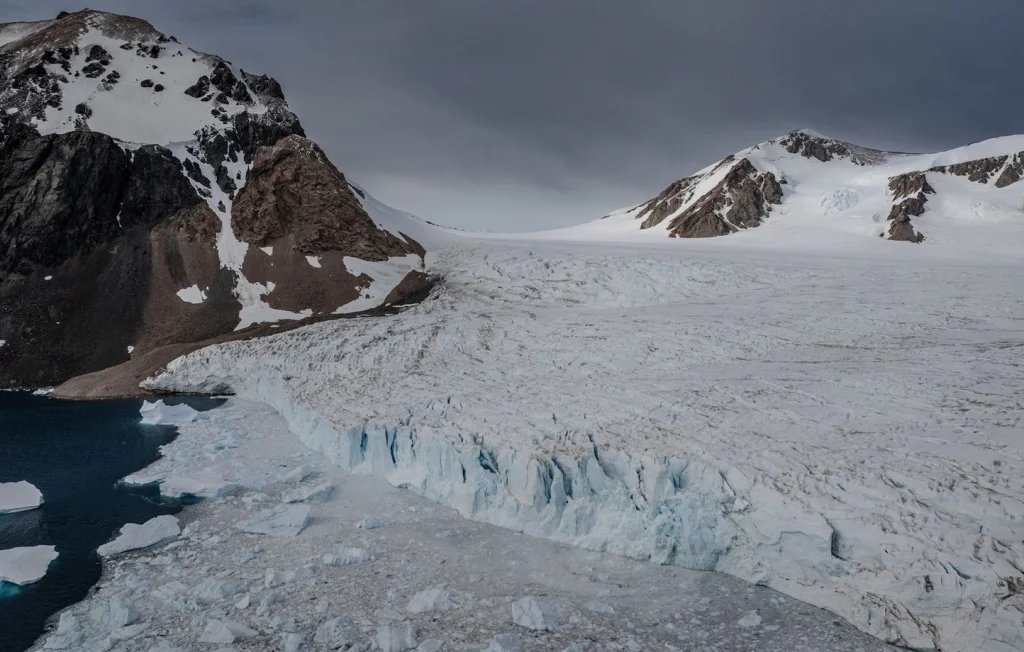 Découverte des restes d'un chercheur disparu en Antarctique