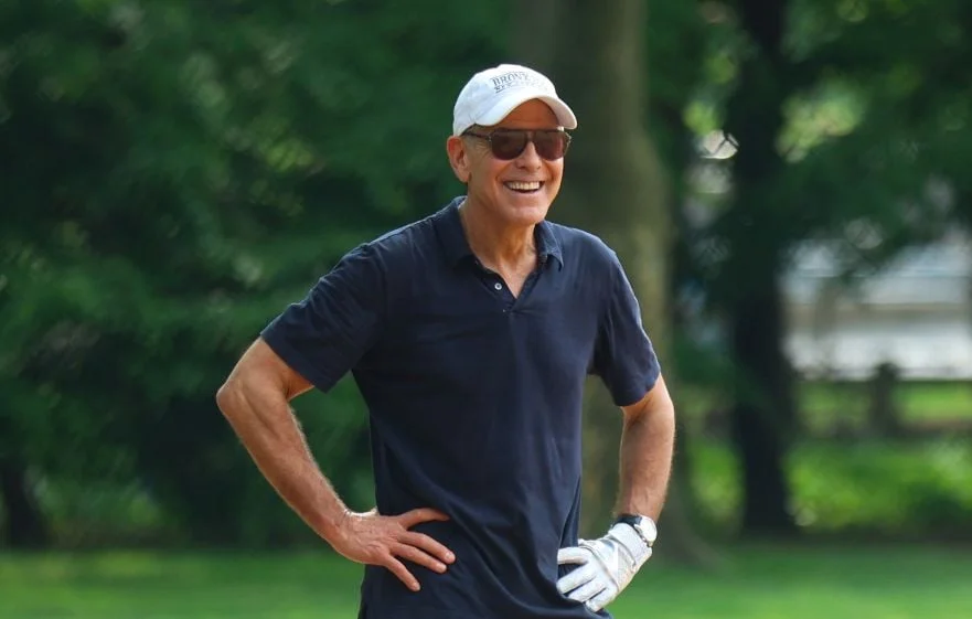 George Clooney réagit avec humour aux critiques de son jeu d'acteur