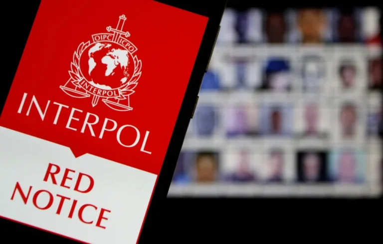 Interpol cherche un suspect d&rsquo;assassinat à Sochaux, France