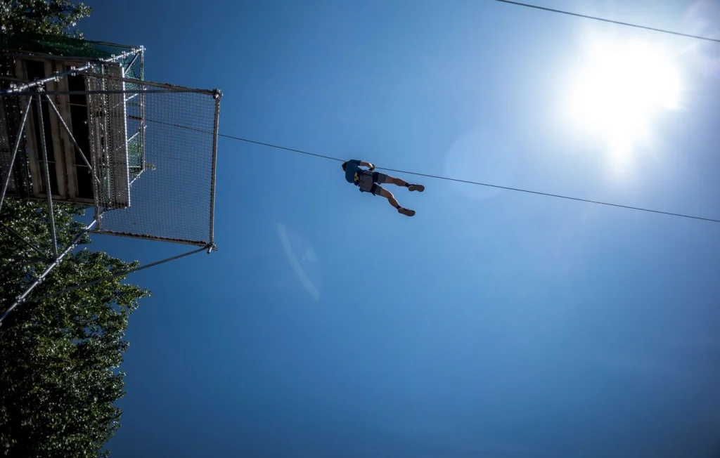 Intervention spectaculaire à La Plagne : femme secourue en tyrolienne