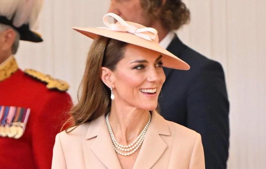 Kate Middleton et Sylvie Tellier : Tendances estivales 2025