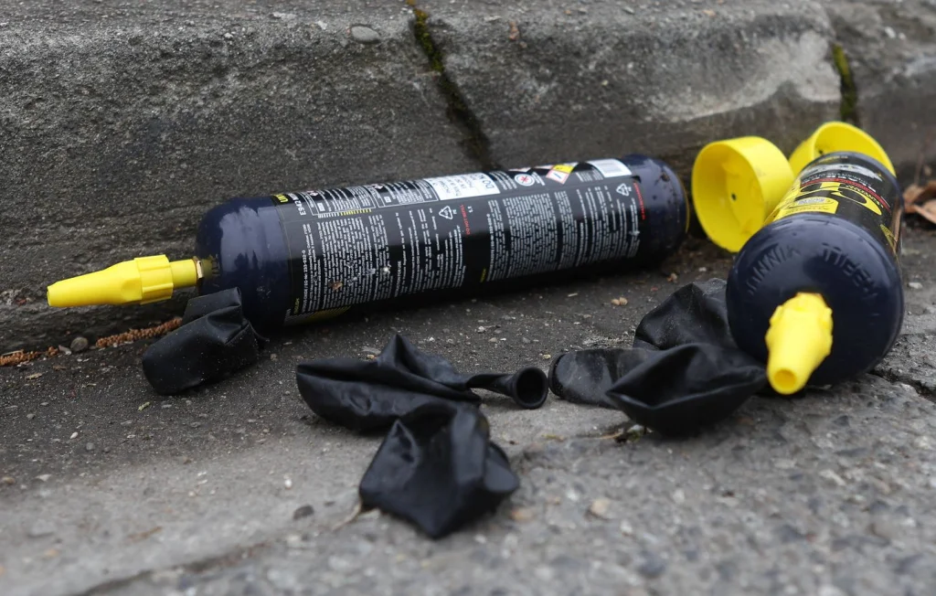 Près de 2 tonnes de protoxyde d’azote saisies à Bordeaux