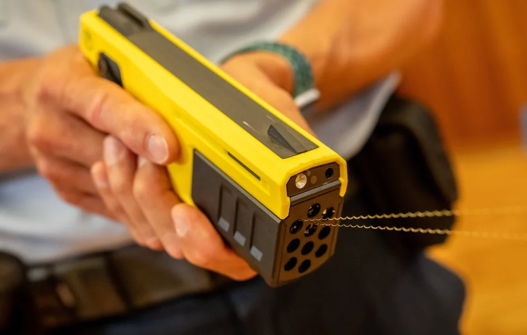 Quatre policiers mis en examen après la mort d'un homme à Montfermeil