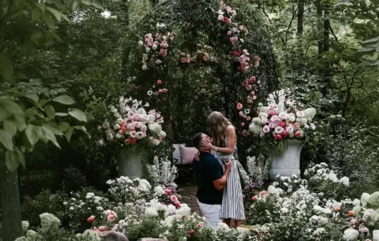 Taylor Swift et Travis Kelce annoncent leurs fiançailles