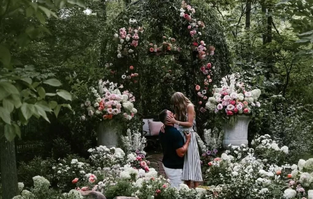 Taylor Swift et Travis Kelce annoncent leurs fiançailles