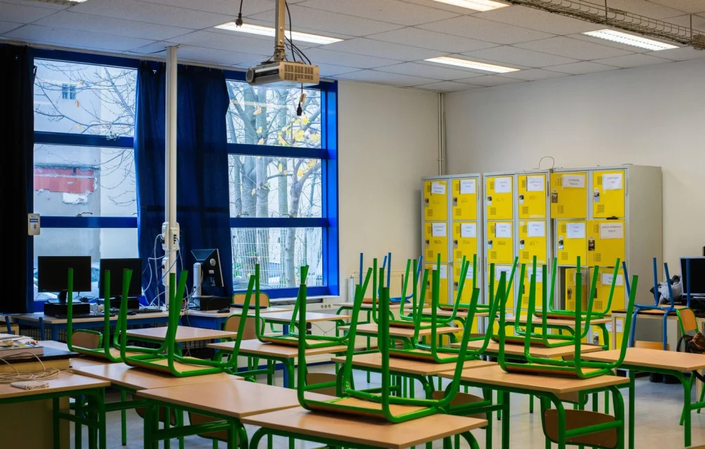 Tentative de suicide d'une enseignante dans un lycée du Doubs