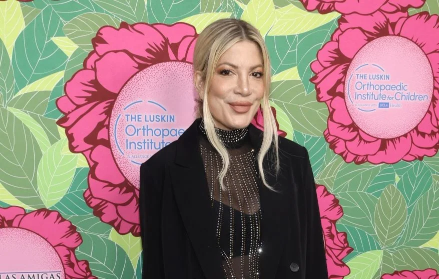 Tori Spelling : un orteil humain retrouvé par son chien en vacances
