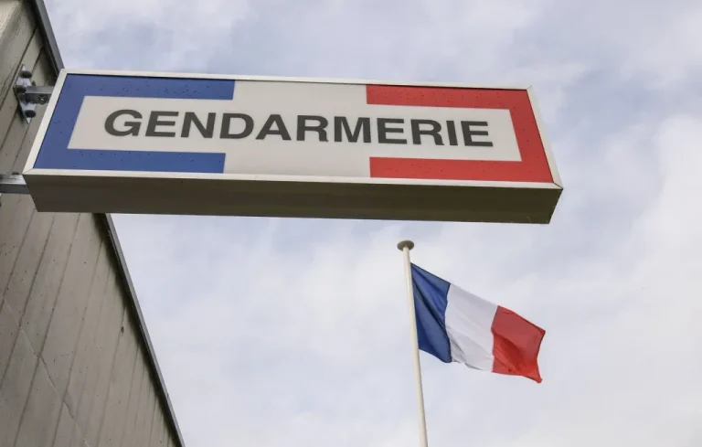 Un pyromane à La Rochelle brûle sa maison pour échapper à la justice