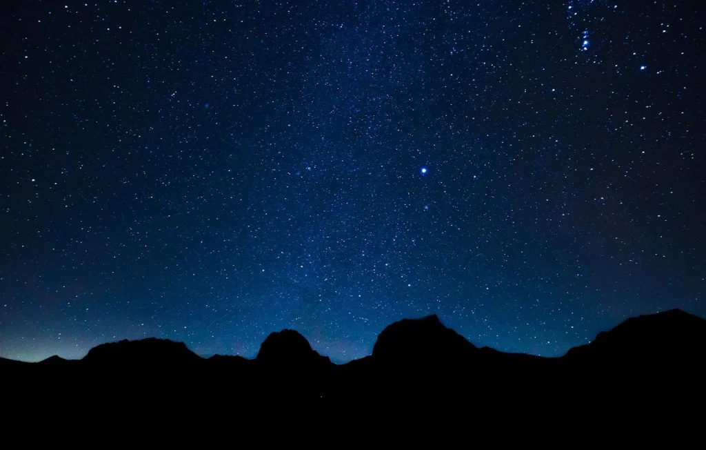 Une Traînée Blanche Étrange dans le Ciel de Seine-Maritime