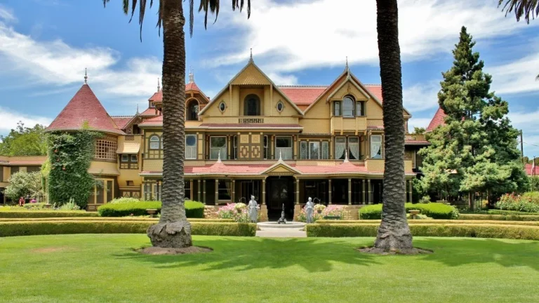 Visitez la Winchester Mystery House en virtuel durant le confinement