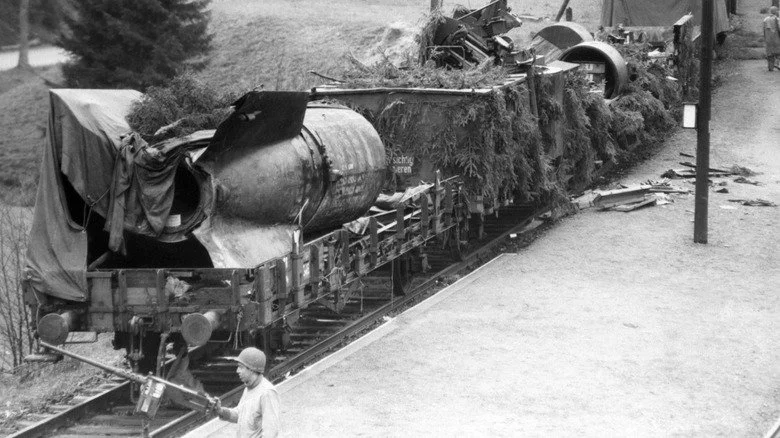 Rockets V‑2 capturées sur un train en Allemagne occupée