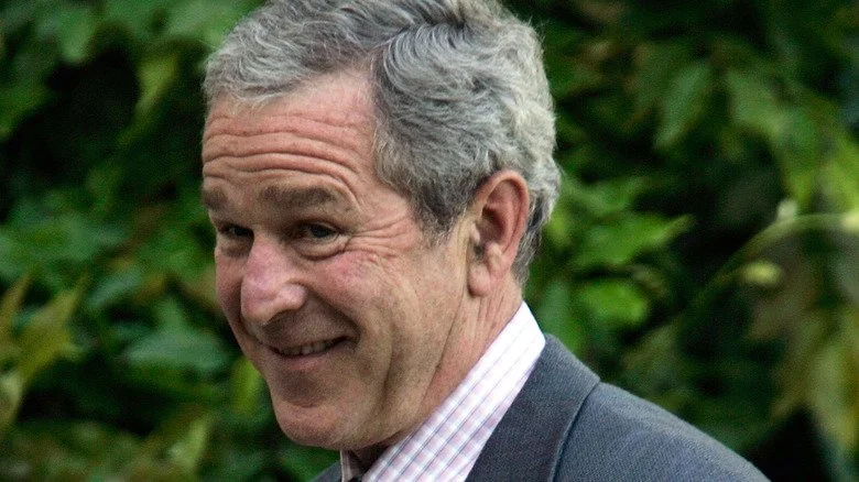 George W. Bush souriant