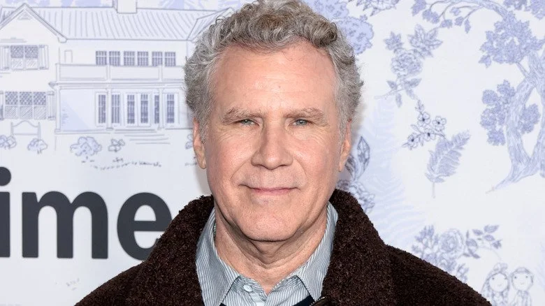 Will Ferrell souriant faiblement à la caméra
