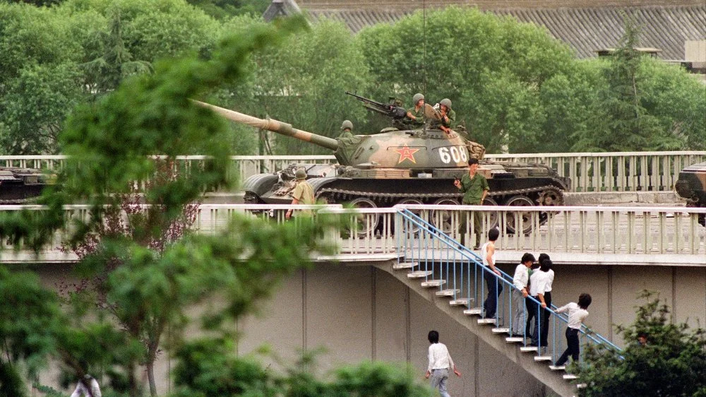 Tank militaire sur la place Tiananmen en Chine
