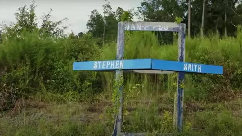 Mémorial pour Stephen Smith au bord de la route