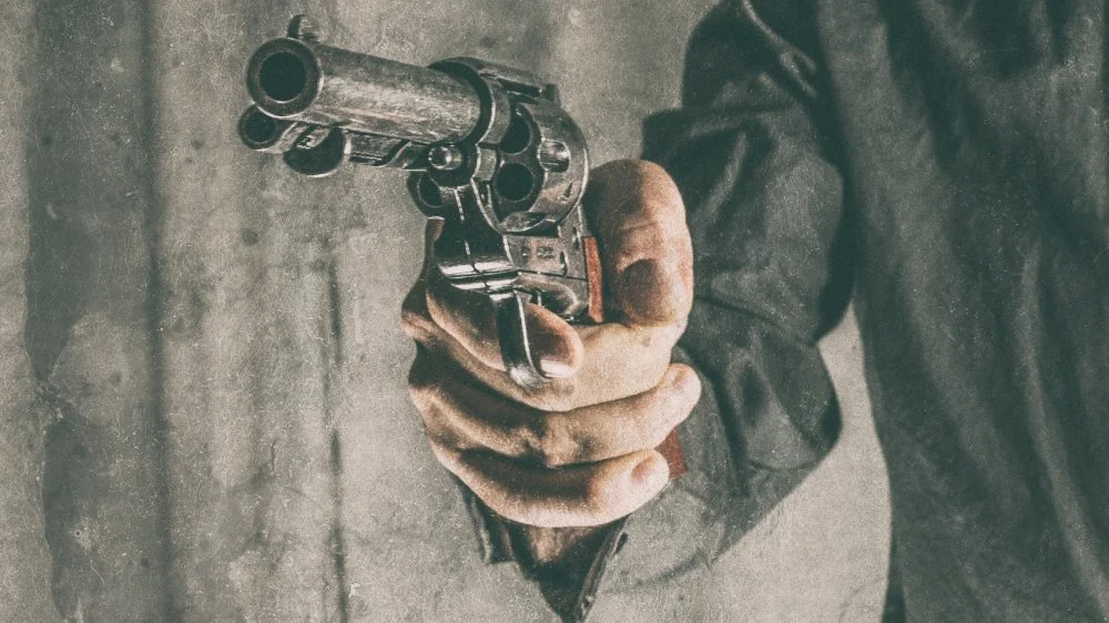 Gros plan d'un vieux revolver