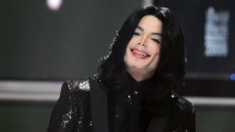 Michael Jackson souriant lors d'un événement