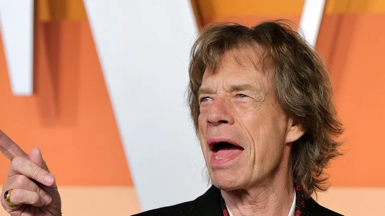 Mick Jagger pointant du doigt