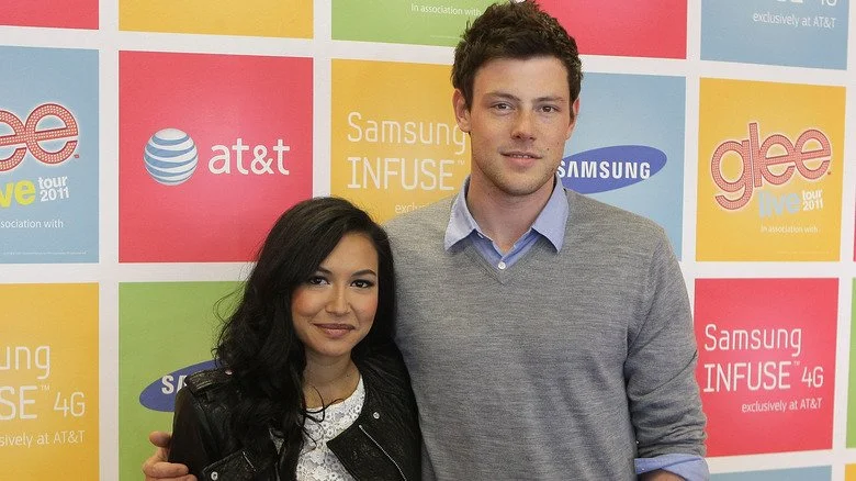 Naya Rivera et Cory Monteith posant ensemble pour une photo