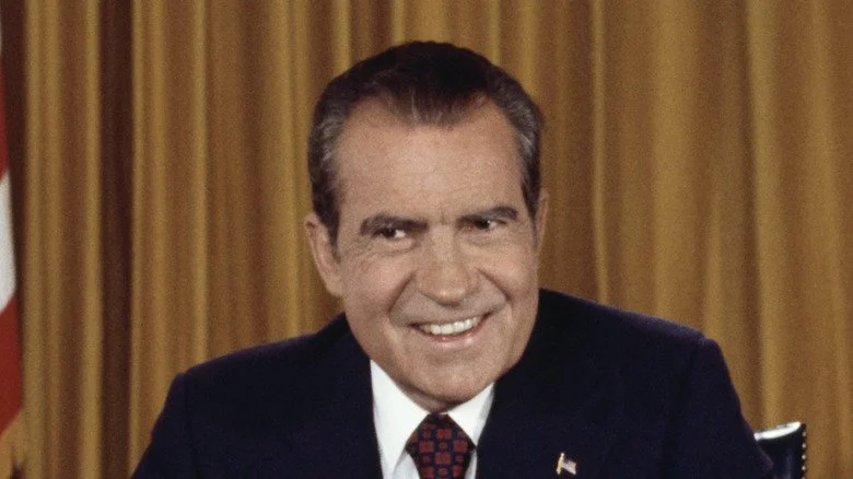 Richard Nixon, ancien président des États-Unis, souriant