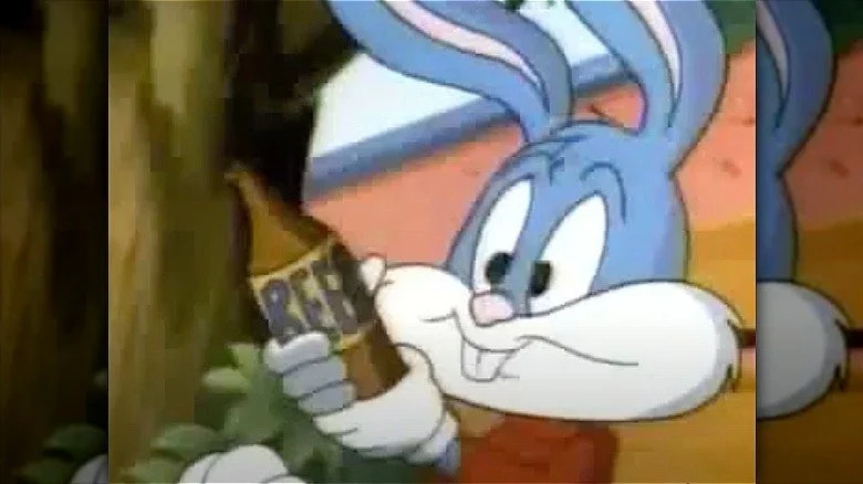Buster Bunny avec une bière dans l’épisode Elephant Issues de Tiny Toons