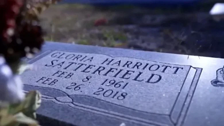 Tombe de Gloria Satterfield