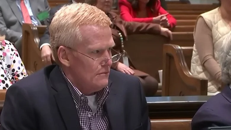 Alex Murdaugh assis au tribunal