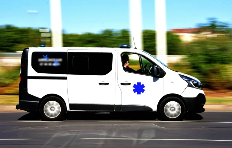 Accident mortel d&rsquo;ambulance dans la Vienne : un décès, un blessé