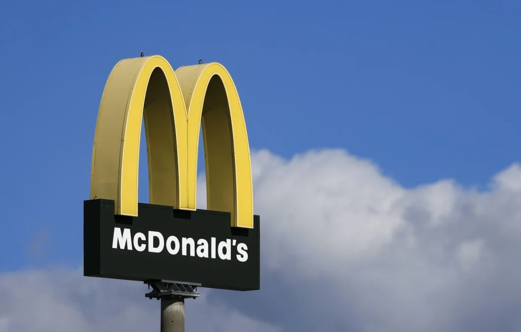 Adolescent abattu par la police devant un McDonald's aux Pays-Bas