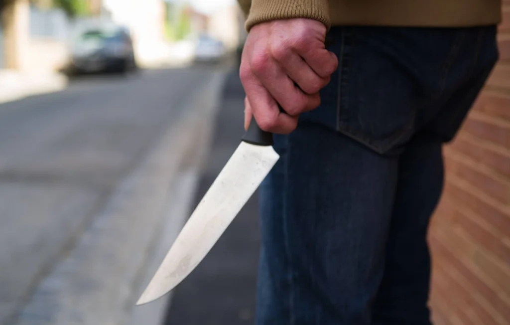 Attaque au couteau dans un lycée d'Antibes : profil inquiétant du suspect